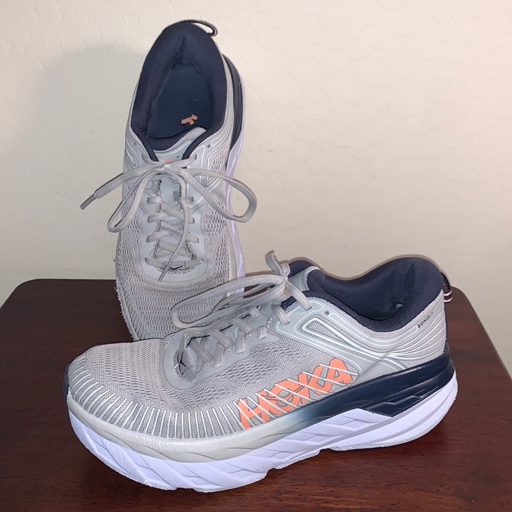 HOKA BONDI 7 SIZE 10 ATHLETIC SHOES